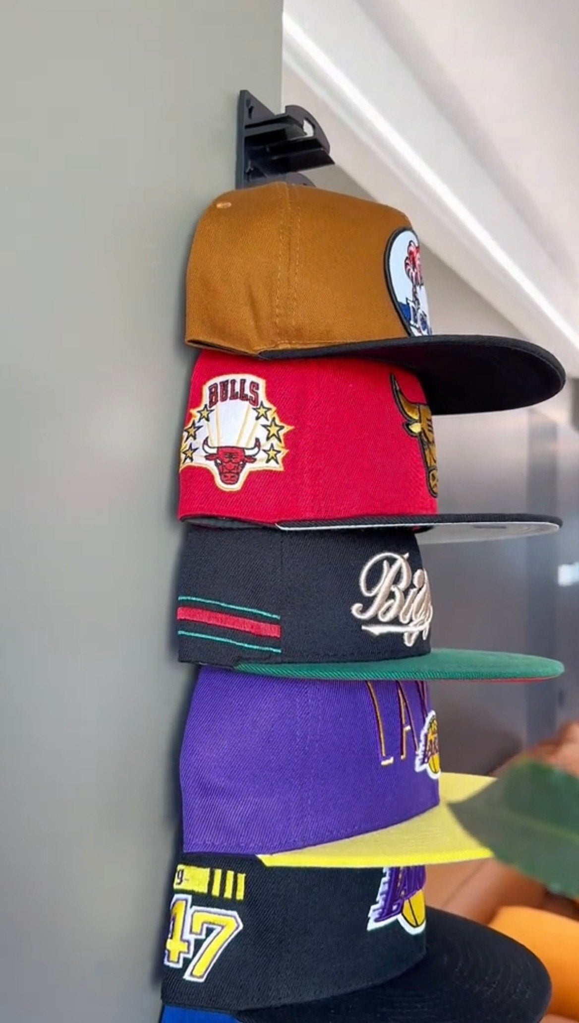Organizador de Gorras – Mantén tus Gorras Ordenadas y Protegidas